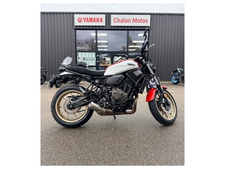 YAMAHA XSR 700 / XSR700 full